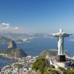 Liều lĩnh check-in trên đỉnh tượng Chúa Cứu thế ở Brazil