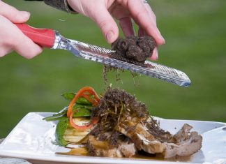 Sự thật về món kim cương đen trên bàn tiệc của giới siêu giàu