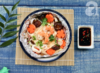 Cuối tuần đổi món cho cả nhà với đậu hũ hải sản hấp giấy bạc siêu lạ miệng