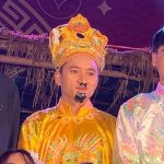 Hết làm chàng trai đệm đàn ở Nhà thờ, Phan Mạnh Quỳnh lại biến thành “Ngọc Hoàng” gọi Táo chầu trời tại quê nhà, nhìn dễ thương muốn xỉu!