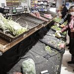 “Khủng hoảng rau” trong tâm dịch Vũ Hán: Dân ùn ùn đi mua rau, giá tăng gấp 10 lần mà vẫn thiếu và nỗi lo không có rau ăn