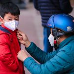 Người Hà Nội bịt khẩu trang kín mít phòng virus corona