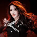 Cô gái sinh năm 1999 nổi tiếng sau một đêm nhờ đôi chân dài thẳng tắp