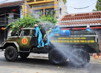 Nhân viên quán bar mắc Covid-19