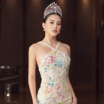 Tiểu Vy “thống trị” thảm đỏ họp báo Chung kết toàn quốc HHVN 2020 với đầm xuyên thấu