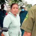 Khởi tố người phụ nữ đánh công an viên vì bênh chồng ra đường không lý do