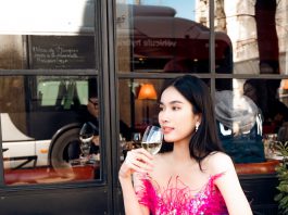Á Hậu Phương Anh khoe nét đẹp rạng ngời tại Paris